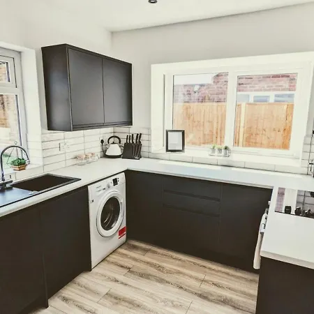 Lovely 3-bed House In Lytham Saint Annes *