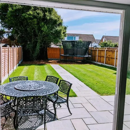 Lovely 3-bed House In Lytham Saint Annes Lytham St Annes
