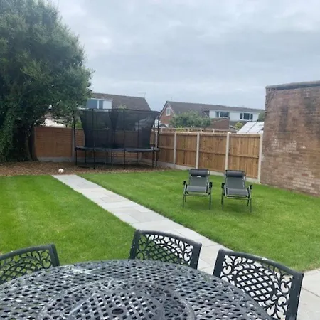 Lovely 3-bed House In Lytham Saint Annes Holiday home