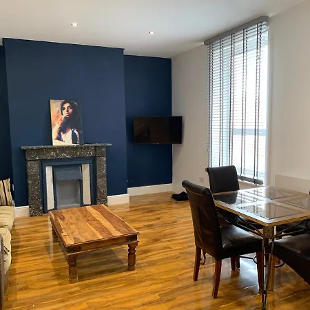 Apartment Lytham St Annes, A Spacious, High End, One Bedroomed 4 Lytham St Annes