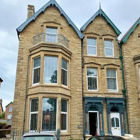 Lytham St Annes, A Spacious, High End, One Bedroomed 4 Apartment Lytham St Annes