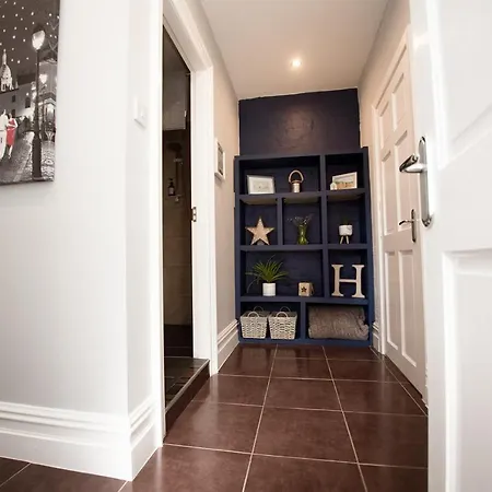 Cosy In - Close To Holiday home *