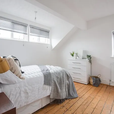 Charles Alexander Short - Hove Apartment *