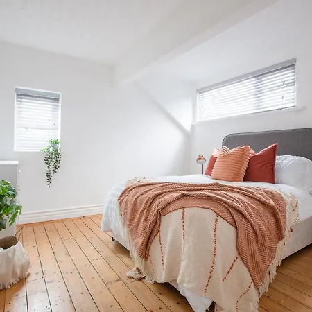 Charles Alexander Short - Hove Apartment *
