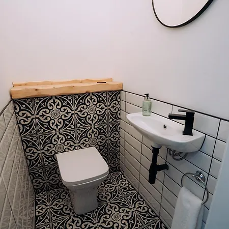 The Windmill, Apartment *