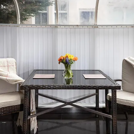 Cosy In - Close To Holiday home *