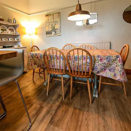 107a - 3 Double Bedrooms
