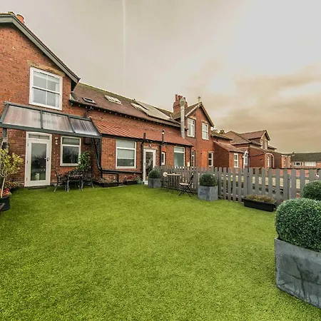 107a - 3 Double Bedrooms Apartment *