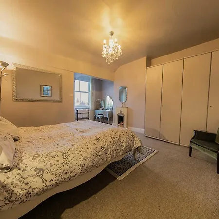 107a - 3 Double Bedrooms Apartment