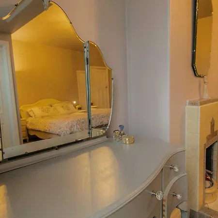 107a - 3 Double Bedrooms Lytham St Annes