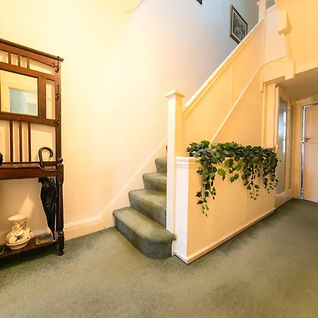 107a - 3 Double Bedrooms Lytham St Annes