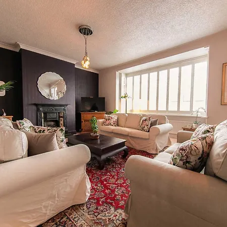 107a - 3 Double Bedrooms * Lytham St Annes