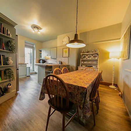 107a - 3 Double Bedrooms Apartment