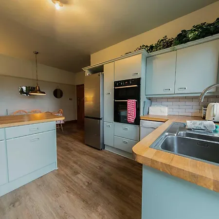 107a - 3 Double Bedrooms * Lytham St Annes