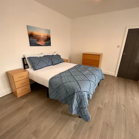 Lovely 1 Bed Spacious In Flat 2 * Lytham St Annes
