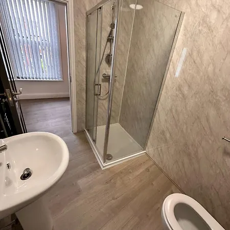 Apartment Lovely 1 Bed Spacious In Flat 2 *