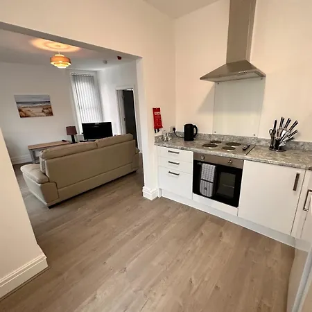 Lovely 1 Bed Spacious In Flat 2 * Lytham St Annes