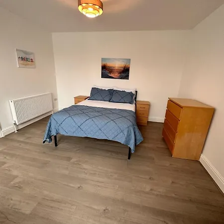 Apartment Lovely 1 Bed Spacious In Flat 2