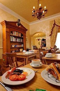 Howarth House 4*