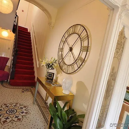 Howarth House Guest house 4*