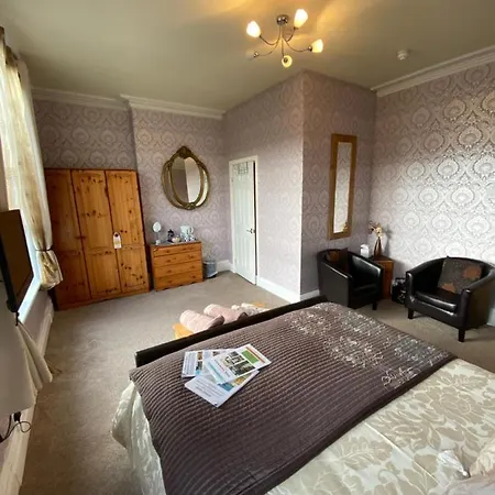 Bed & Breakfast The Fairmile 3*