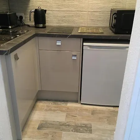Apartment Woodlands