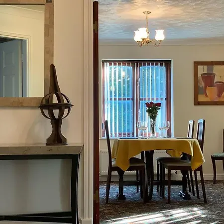 A Charming, Spacious 2 Bedroom In Lytham Lytham St Annes