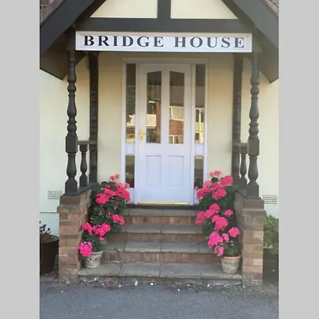 A Charming, Spacious 2 Bedroom In Lytham Apartment *