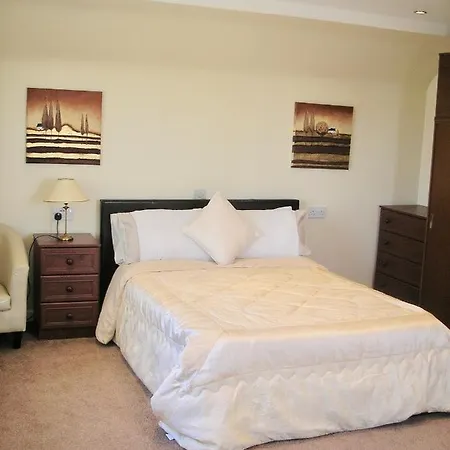 24 Elmhurst Road Apartment *