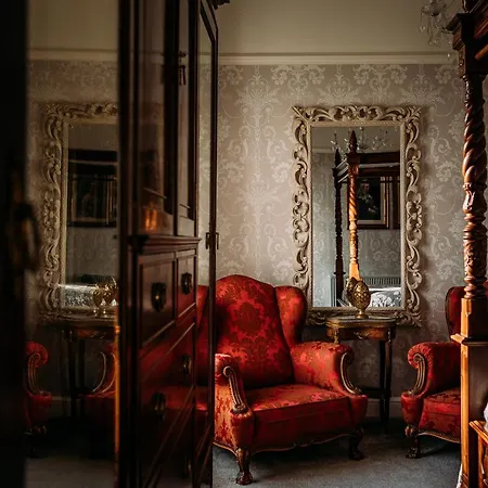 Inn The Queens 3*