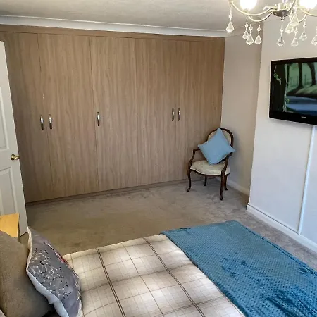 'sounion' - Fabulous, Spacious Modern House With Large Private Garden In Leafy Lytham Holiday home *
