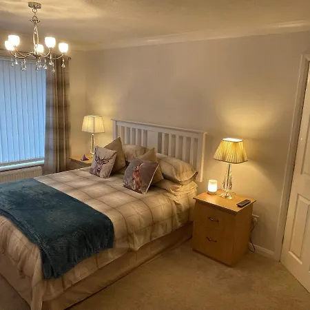 'sounion' - Fabulous, Spacious Modern House With Large Private Garden In Leafy Lytham Holiday home *