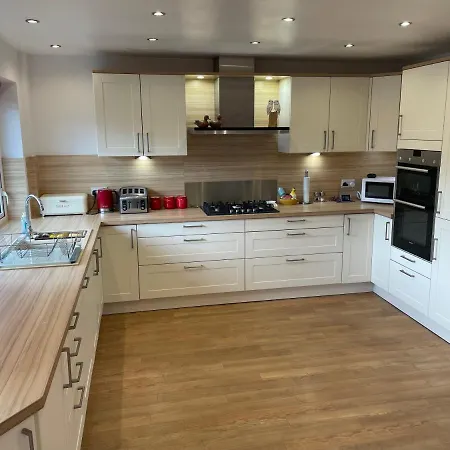 'sounion' - Fabulous, Spacious Modern House With Large Private Garden In Leafy Lytham * Lytham St Annes