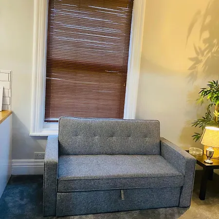 1 Bedroom Spacious Apartment *