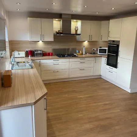 'sounion' - Fabulous, Spacious Modern House With Large Private Garden In Leafy Lytham
