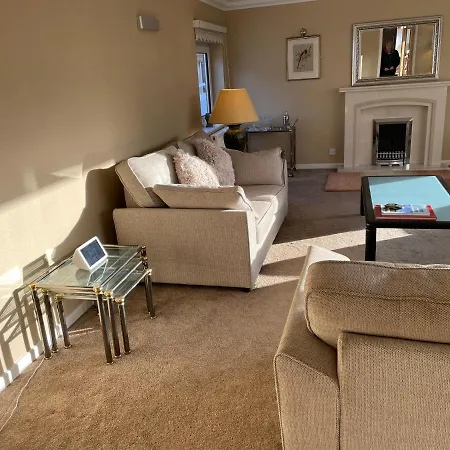 'sounion' - Fabulous, Spacious Modern House With Large Private Garden In Leafy Lytham Holiday home *