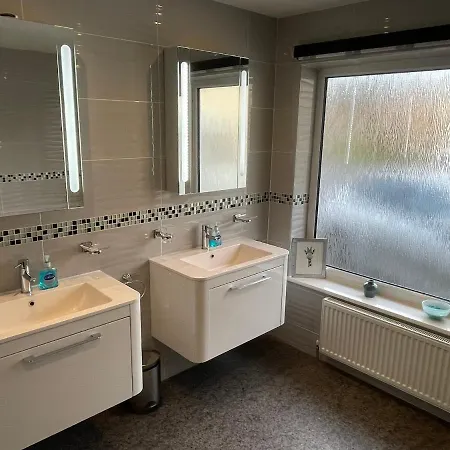 'sounion' - Fabulous, Spacious Modern House With Large Private Garden In Leafy Lytham Lytham St Annes