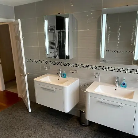Holiday home 'sounion' - Fabulous, Spacious Modern House With Large Private Garden In Leafy Lytham *