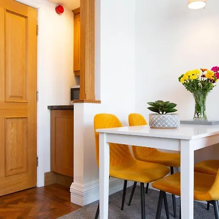 Charles Alexander Short - Clifton Drive Retreat Apartment *