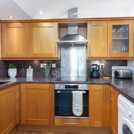 Charles Alexander Short - Clifton Drive Retreat Apartment *