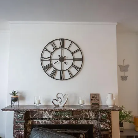 Charles Alexander Short - Clifton Drive Retreat Apartment