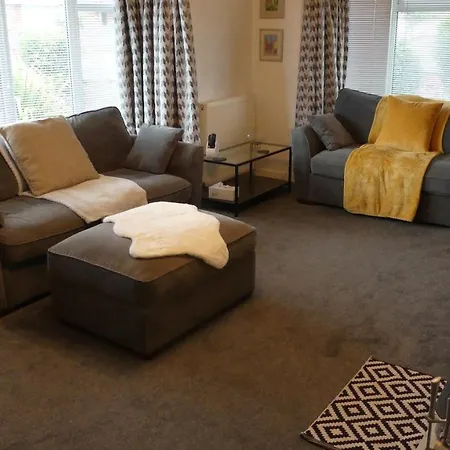 The Bungalow A Tranquil 3 Bedroom Close To Beach Holiday home Lytham St Annes