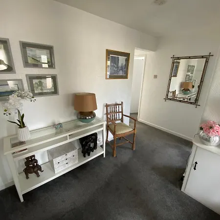 The Bungalow A Tranquil 3 Bedroom Close To Beach Lytham St Annes