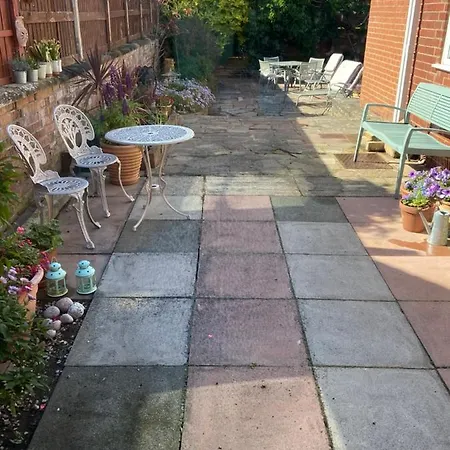 The Bungalow A Tranquil 3 Bedroom Close To Beach Holiday home