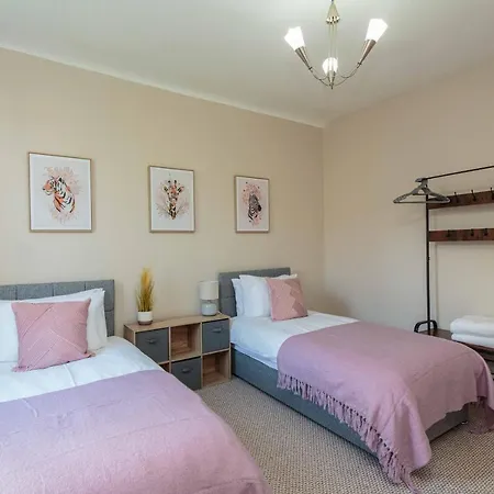 Holiday home Stylish Lytham 5 Bedroom 3 Bathroom House With Hot Tub Lytham St Annes