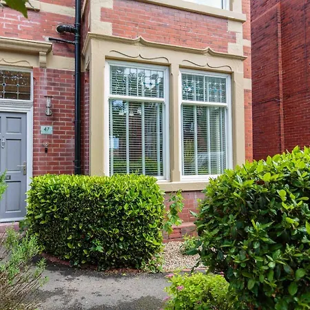 Holiday home Stylish Lytham 5 Bedroom 3 Bathroom House With Hot Tub