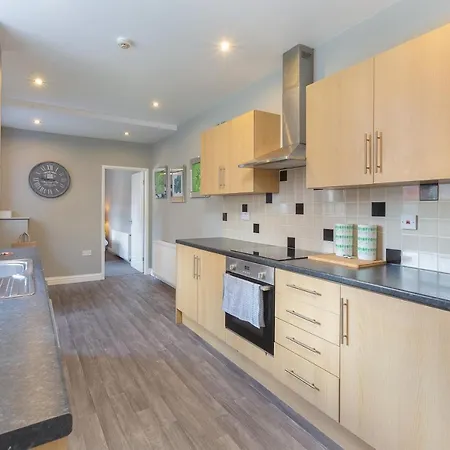Apartment Ashton Mews With Free Parking