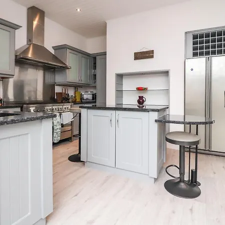 Yewdale Holiday home Lytham St Annes