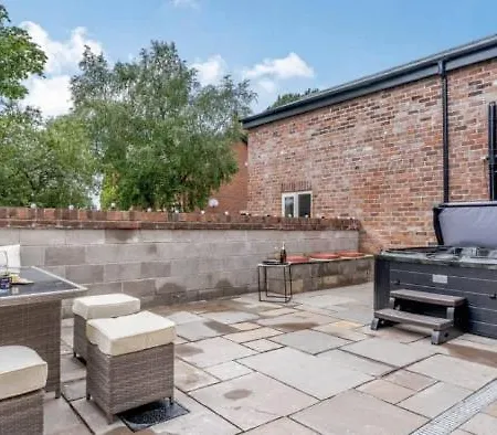 The At Ivy Farm By Charles Alexander Short Holiday home Lytham St Annes