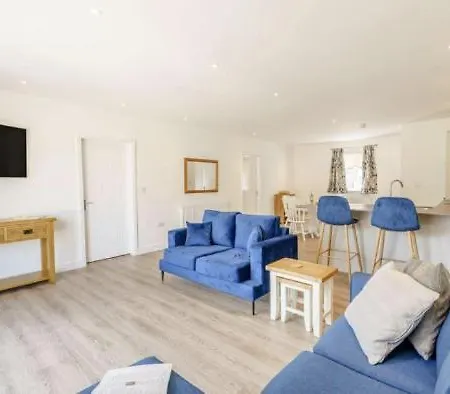 The At Ivy Farm By Charles Alexander Short Holiday home *